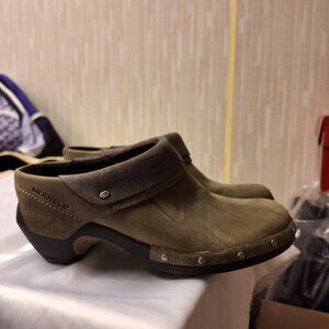 Women's Merrell Clogs - Size 8